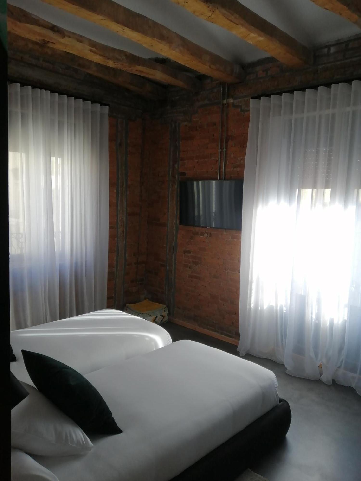 13 Suites Leão Exterior foto